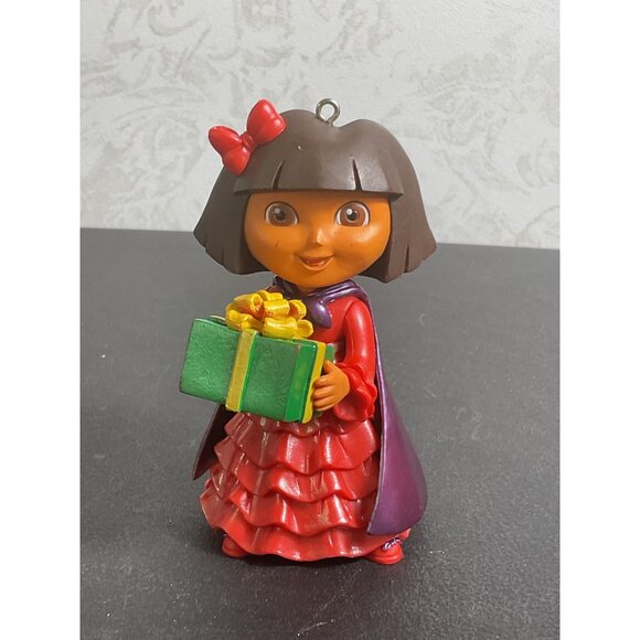 Dora The Explorer Christmas Ornament Figurine Holding Gift - Picture 1 of 3
